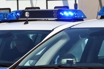Junger BMW-Fahrer versucht nach Unfall zu fliehen - 