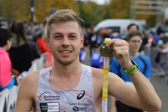 Junger Glauchauer knackt über 10.000 Meter die Norm für die EM in Rom - Sein Heimrennen beim Glauchauer Herbstlauf hatte Tom Förster im Oktober 2023 (Foto) souverän gewonnen. Am Samstagabend unterbot er die EM-Norm über 10.000 Meter.