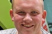 Junger Mann aus Waldenburg macht Traktoren wieder flott - Die Urkunde als bester Meister bei den Land- und Baumaschinenmechatronikern hat Richard Sett kürzlich in Chemnitz erhalten. 