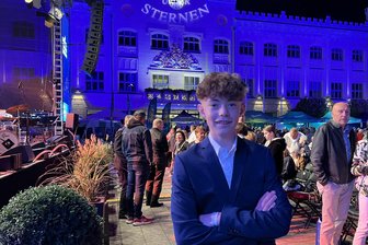 Junges Gesangs-Talent aus Fraureuth schafft Gänsehautmomente in Zwickau - Franz Uhlig genoss die Open-Air-Atmosphäre auf dem Zwickauer Hauptmarkt.
