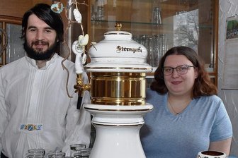 Junges Paar macht Wirtshaus "Deutsche Eiche" in Marieney nach sechs Jahren wieder fit - Tamara Fickel, die aus Chemnitz stammt, und Daniel Zacher erwecken das Gasthaus "Deutsche Eiche" in Marieney wieder zum Leben.