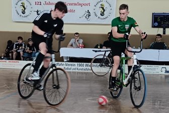 Junges Radball-Duo greift wieder nach einer Medaille - Der Wechselburger Carl Mehnert (r.) steht mit seiner Partnerin Leonie Reinicke erneut im Finalturnier um die Deutsche Meisterschaft.