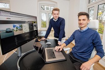 Jungunternehmer ziehen mit ihrer Firma nach Plauen - Jannick Saunus und Jeremy Ziron (links) haben ihr neues Firmendomizil an der Weststraße in Plauen bezogen. 