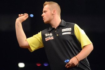 Junioren-Weltmeister im Darts schätzt die Ruhe des Vogtlandes - Im Wettkampf gibt es für Max Hopp nur seine Pfeile und das Dartboard. Alles andere wird ausgeblendet.
