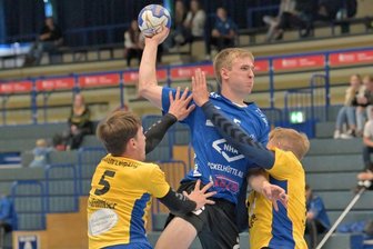 Juniorteam leistet sich zu viele Pausen - Nico Planken vom Auer Juniorteam war mit neun Toren bester Werfer der Gastgeber.