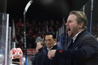 Jussi Tuores bleibt bei den Eispiraten Crimmitschau: Coach spricht über Familienzuwachs, Trainerstab und Kaderplanung - Jussi Tuores hat seinen Vertrag bei den Eispiraten Crimmitschau verlängert.