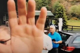 Justiz lässt AfD die "Festnahme" eines Journalisten durchgehen - Abblockende Gesten, später handgreifliches Zupacken: Eine AfD-Veranstaltung in Plauen am Gasthof "Lochbauer" war im Sommer 2020 in Plauen eskaliert. Jetzt will die Justiz einen Schlussstrich ziehen.