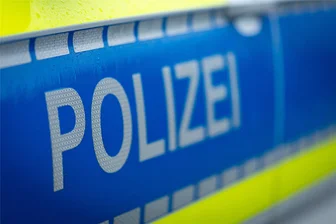 Justizministerin nach Angriff gegen Richter: „Ein Angriff auf unseren Rechtsstaat“ - Ein Einsatzfahrzeug, Streifenwagen, der Polizeiwar bei dem Vorfall im Einsatz.