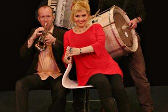 Kabarett-Dynastie: was verbindet Birgit Schaller heute noch mit ihrer Heimat? - Birgit Schaller mit ihren Musikern Christoph Herrmann, Thomas Wand und Sascha Mock (von links).
