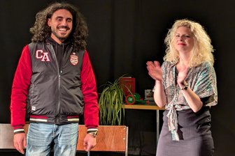 Kabarett „Karmastadt“ mit Premiere: „Hier in Deutschland!“ - Ahmed Béjaoui und Veronika Ahnert sind zusammen das Kabarett „Karmastadt“. Für ihre Premiere in Chemnitz erhielt das Duo viel Applaus.
