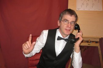 Kabarettist will in Aue über Erbschleicherei reden - Kabarettist Lutz Teetzen gastiert im Amtsgericht an der Goethestraße.