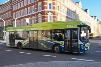 Kälte-Check auf Chemnitzer Straßen: Wie der Elektrobus im Test den Winter meistert - Aktuell ist der Elektrobus auf der Linie 82 unterwegs – hier auf dem Sonnenberg.