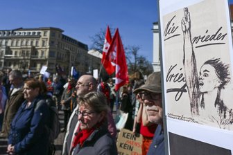 Käthe Kollwitz: Ein Leben für die Kunst und den Frieden - Das Plakat von Käthe Kollwitz „Nie wieder Krieg“ aus dem Jahr 1924 war auf einem Ostermarsch dieses Jahr in Potsdam zu sehen.