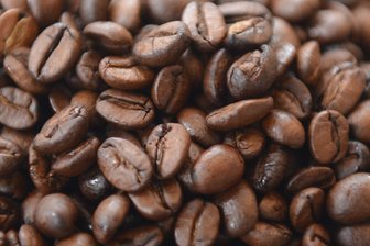 Kaffeediebstahl in Chemnitz: Komplize bedroht Laden-Mitarbeiter mit Messer - Auf Kaffee hatten es Diebe in Chemnitz abgesehen.