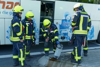 Kaffeemaschine brennt: Rauch im Bus auf der B 169 bei Döbeln: - In einem Reisebus hat es nahe Döbeln gebrannt.