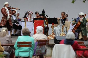 Kaffeezeit im Schlosspark - 