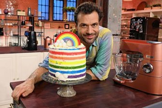 Kai Schumann ist im Finale von "Das große Promibacken" - Mit dieser Regenbogentorte schaffte es Kai Schumann ins Finale der Promibacken-Show. 