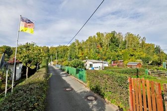 Kaisergrubenhalde erhitzt die Gemüter - Im Süden der Kaisergruben-Halde (hinten) liegt die Kleingartenanlage "Vergissmeinnicht".