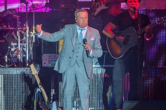 Kaiserliches Sommerkonzert in Chemnitz - Roland Kaiser spielte auf dem Chemnitzer Hartmannplatz seine größten Hits.