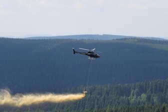 Kalkung der Wälder im Oberen Vogtland beginnt - Die Waldkalkung der Wälder im Oberen Vogtland beginnt.