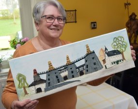 Kalkwerk Lengefeld: Geklöppelt und hinter Glas - Angelika Baldauf hat das Motiv, das sich in einem Keilrahmen befindet, geklöppelt.