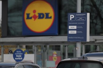 Kameraüberwachung auf Plauener Lidl-Parkplatz sorgt für Ärger - Der Lidl-Parkplatz in Plauen wird mit Kameras überwacht. Wer dort länger als 90 Minuten parkt, muss mit einer Geldstrafe rechnen.
