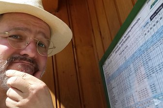Kammweg Erzgebirge-Vogtland: Schon um hin- und zurückzukommen, muss man gut zu Fuß sein - Wer den Kammweg zu Fuß erwandern möchte sollte zuvor genauestens die Busfahrpläne studieren.