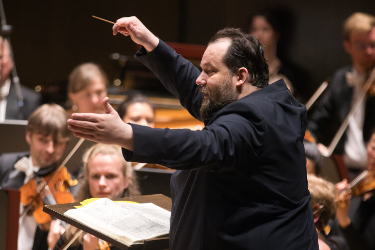 Der Zeremonienmeister: Gewandhauskapellmeister Andris Nelsons hatte bei Mahlers Achter mehr als 400 Stimmen zu bändigen.  