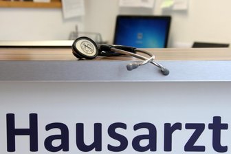 Kampf gegen Hausärztemangel im Erzgebirge: Aue-Bad Schlema will Mediziner mit eigenem MVZ anlocken -