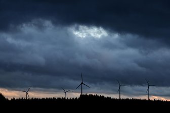 Kampf gegen Windkraftplan: Neinsager haben die Demokratie nicht verstanden - Wind, Wald und Wut: Die Windkraftplanung für den Raum Chemnitz sorgt für heftige Kontroversen. Doch ohne Planauslegung können die Bürger nicht mitreden.