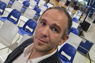 Kampf um ein CDU-Direktmandat im Vogtland - Wer kann die AfD schlagen? - Marcus Fritsch beim Jahresempfang der CDU Vogtland. Angeschrägte Selfies gelten mittlerweile als sein Markenzeichen.