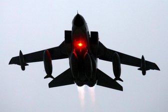 Kampfflugzeuge donnern im Tiefflug über Plauen -