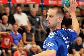 Kampfgeist wird nicht belohnt - Mit zwei Treffern führte sich Marko Vignevic gleich gut ein. Der Serbe stieß unter der Woche zum EHV. Zuletzt spielte er in Minden, war verletzungsbedingt aber lange außer Gefecht gesetzt.