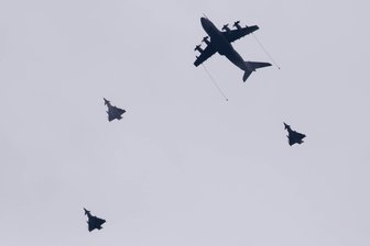 Kampfjets der deutschen Luftwaffe tanken über Rochlitz auf - Am Mittwochnachmittag tankten drei Eurofighter am Himmel über der Rochlitzer Region auf.