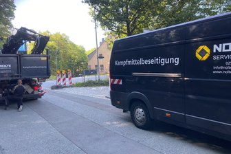 Kampfmittelbeseitigungsdienst im Einsatz an der Zwickauer Paradiesbrücke – aber es geht nicht um Sprengstoffe - Die Kampfmittelbeseitigung im Einsatz an der Reinsdorfer Straße.