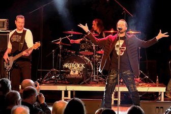 Kanadische Musiker widmen Reichenbach einen Song - Aus Kanada nach Reichenbach: Die Prog-Rock-Band Red Sand begeisterte 2017 und 2019 die Fans im Neuberinhaus.
