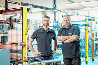 Kandidaten für den Wettbewerb "Sachsens Unternehmer des Jahres: Der Hidden Champion im Hinterhaus - Matti Reppe und Holger Orawetz, Chefs und Inhaber der Qpoint Composite GmbH in Dresden (v. l.).