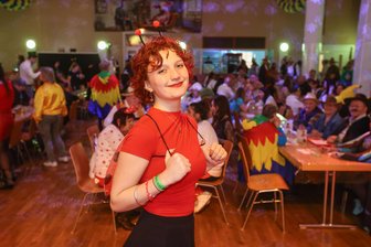 Kann Chemnitz Karneval? Eine waschechte Kölnerin beim Fasching im „Haus des Gastes“ Reichenbrand - Martha Maul lebt eigentlich in Köln. Ausgerechnet zur Karnevalszeit macht sie ein Praktikum in Chemnitz. Auf Fasching wollte sie trotzdem nicht verzichten.