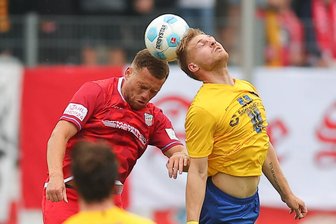 Kann der FSV Zwickau Spitzenreiter Lok Leipzig ärgern? - Augen zu und durch, vielleicht auch das Motto für das Rückspiel. FSV-Hüne Oliver Fobassam (links) und Stefan Maderer.