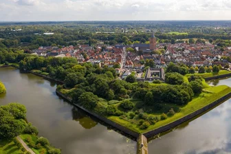 Kanonen und Kirchenkunst: Ausflug zur Festungsstadt Naarden - Die sternförmige Festungsanlage von Naarden ist ein beeindruckendes Beispiel europäischer Baukunst und zählt zu den am besten erhaltenen Festungsstädten Europas.