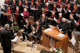Kantate in der Stadtkirche St. Petri von Augustusburg - Der Ephorale Singkreis Flöha unter der Leitung von Ekkehard Hübler bei einem früheren Konzert.
