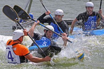 Kanupolo: KSV Glauchau erwartet zu den Ostdeutschen Meisterschaften 31 Mannschaften - Packende Zweikämpfe wird es am Wochenende wieder beim Kanupolo auf dem Glauchauer Stausee geben.