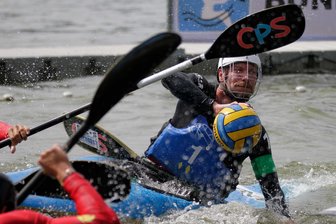 Kanupolo: KSV Glauchau holt sich für die neue Saison Unterstützung aus Österreich - Kapitän Chris Ziese und die Kanupolospieler des KSV Glauchau siegten am Wochenende bei einem Vorbereitungsturnier in Berlin.