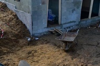 Kanuten ziehen in saniertes Domizil ein - 2018 begann der Bau des Bootshauses, die Kanuten packten selbst an.
