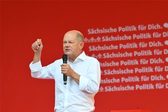 Kanzler Scholz in Chemnitz: Abschiebung nach Afghanistan „klarstes Signal“ - Offenheit für Arbeitsmärkte, Schutz für Schutzsuchende, stärkere Begrenzung irregulärer Migration: Kanzler Scholz in Chemnitz.
