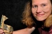 Kaputte Keramik ist Rodewischs Schatz - Museumsleiterin Martina Bundszus