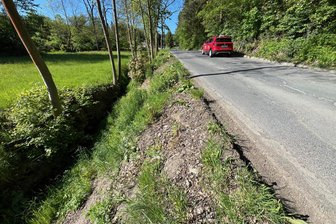 Kaputte Ortsdurchfahrt im Vogtland: Jetzt gibt es Bewegung - Die Hauptstraße in Bösenbrunn ist in schlechtem Zustand. Nun gibt es eine neue Bauvariante.