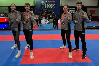 Karate-Do Rochlitz: Kurztrip nach Portugal zahlt sich aus - Fabienne Baberske, Marvin Striesche, Selina Fabian und Dustin Striesche (v.l.) vertraten den Rochlitzer Stützpunkt auf den Matten in Portugal. Foto: Valentin Leißner/Verein