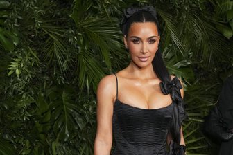 Kardashian und die „Opa-Gangster“ - Reality-TV-Star Kim Kardashian. Achteinhalb Jahre nach dem spektakulären Raubüberfall mit einer Millionenbeute beginnt am Montag der Prozess gegen zehn mutmaßliche Tatbeteiligte. Foto: Jordan Strauss/Invision via AP/dpa