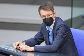 Karl Lauterbach und das Ministeramt: Vom Politstar zum Getriebenen - Bundesgesundheitsminister Karl Lauterbach 